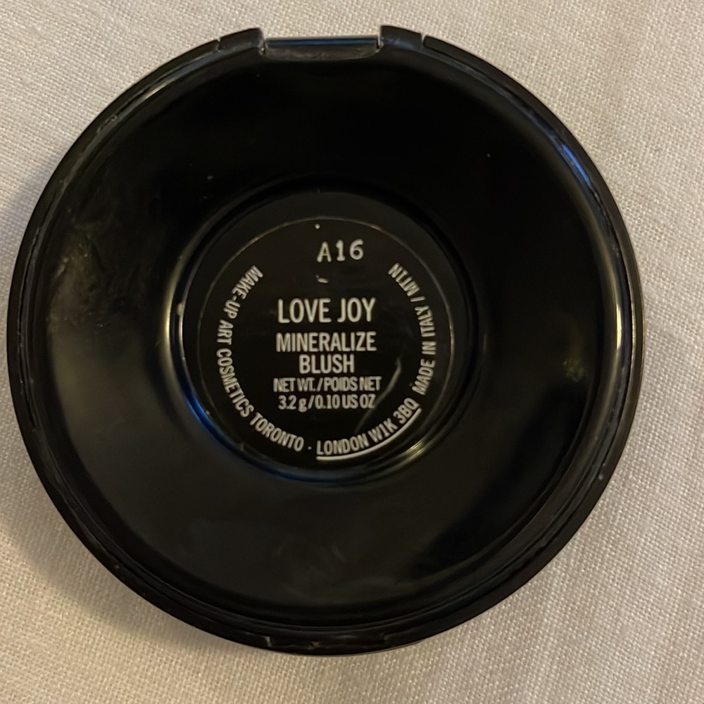 MAC Cosmetics - Picture 5 of 5